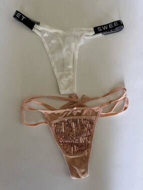 New Pair of White and Beige Thongs - M